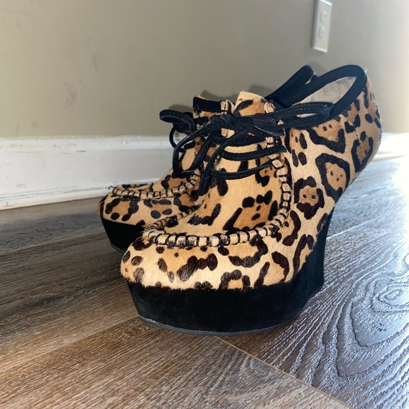L.A.M.B Nate ii leopard print calf hair wedge - Picture 8 of 9